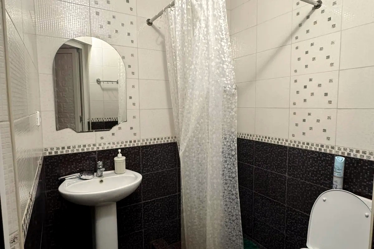 Светлая дизайнерская студия 22 м² с ортопедической кроватью и кухней в отеле Сандэй